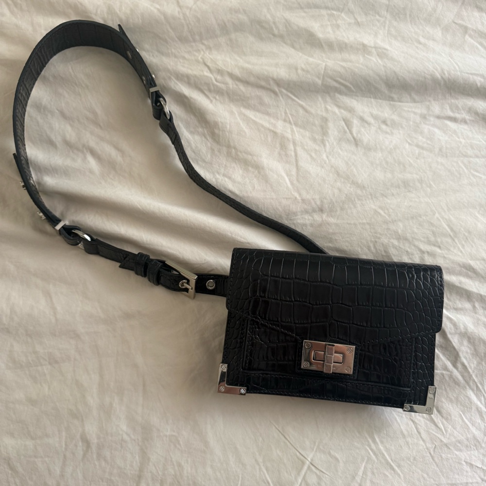 Elegant Black Croc-Embossed Women's Bag